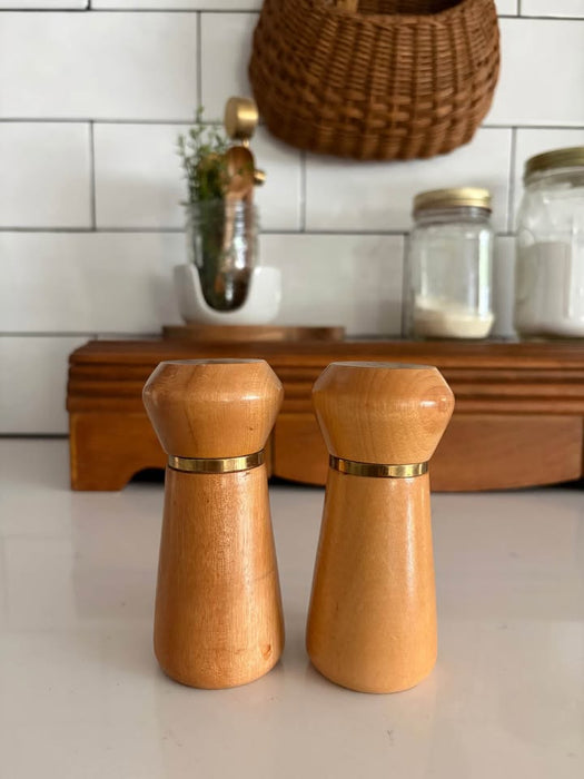 Wooden Salt & Pepper Shakers Set – Vintage Style w/ Brass Detail (Farmhouse Kitchen)